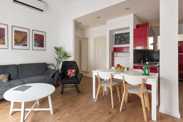 Others 4, F33 by TLV2RENT