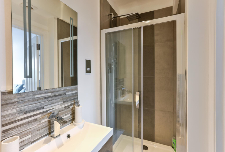 Bathroom 2, KVM - Jubilee Mansions 2, Peterborough
