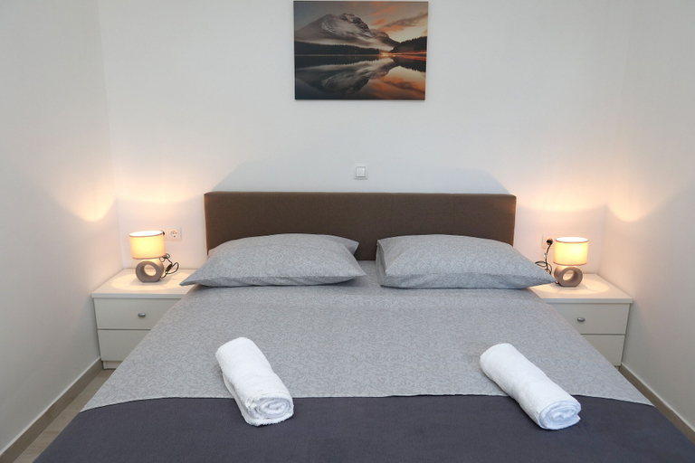 Bedroom 2, Lovely 2-bed Apartment in Okrug Gornji, Okrug