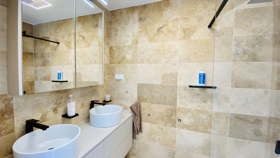 Bathroom 4, Moderna CIP, Loulé