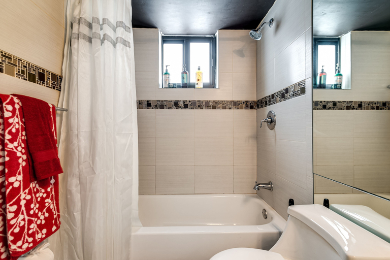 Bathroom 4, 2 Bed2 Bath House with Backyard Jacuzzi, Miami-Dade