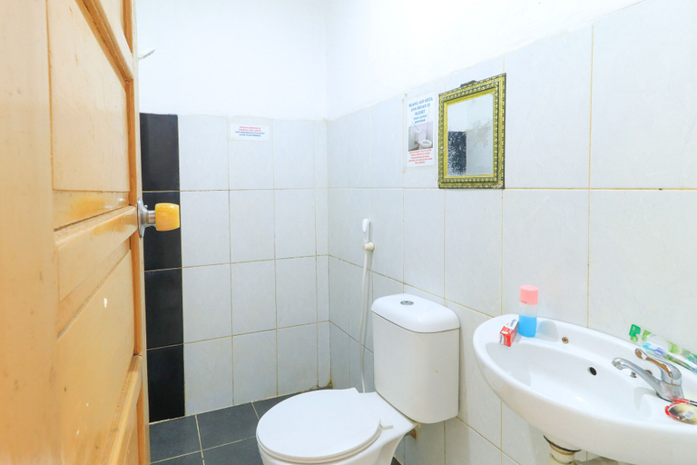 Bathroom 3, Wisma Perintis Syariah, Maros