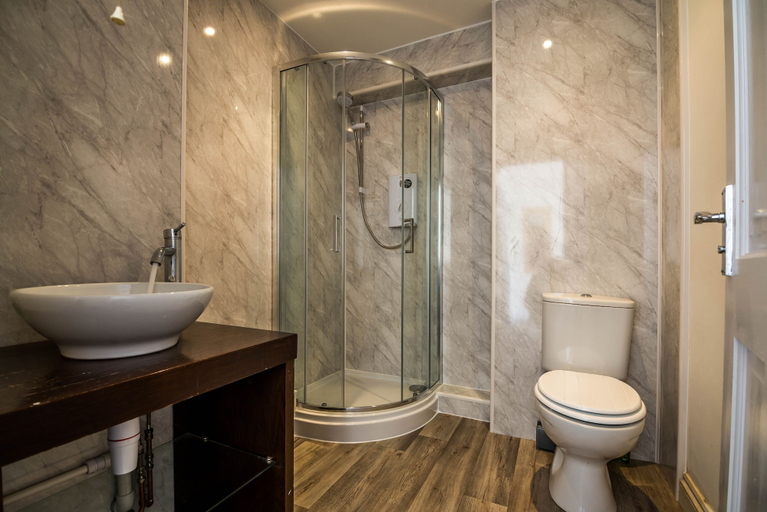 Bathroom, Coppet Cove - 2 Bed - Saundersfoot, Pembrokeshire
