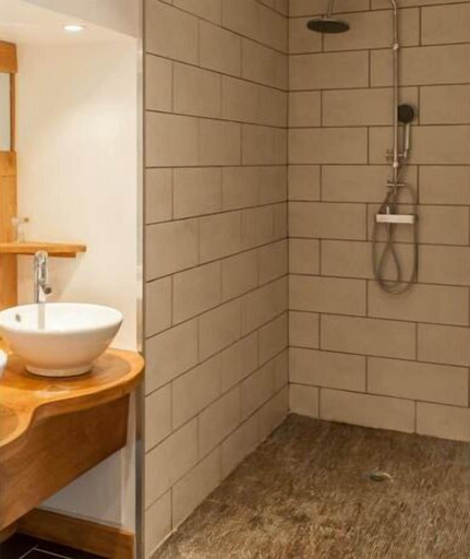 Bathroom, Château du Bois-Guy, Ille-et-Vilaine