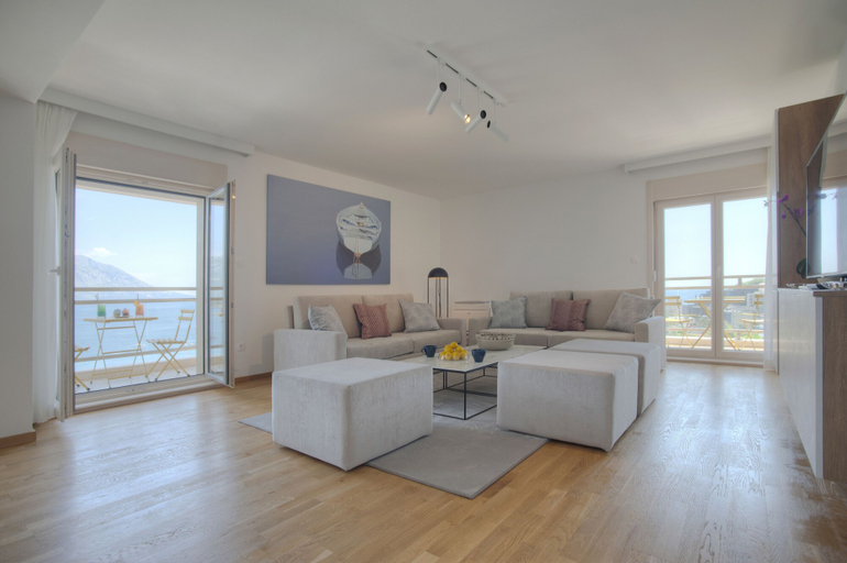 Others 5, Fontana SFR