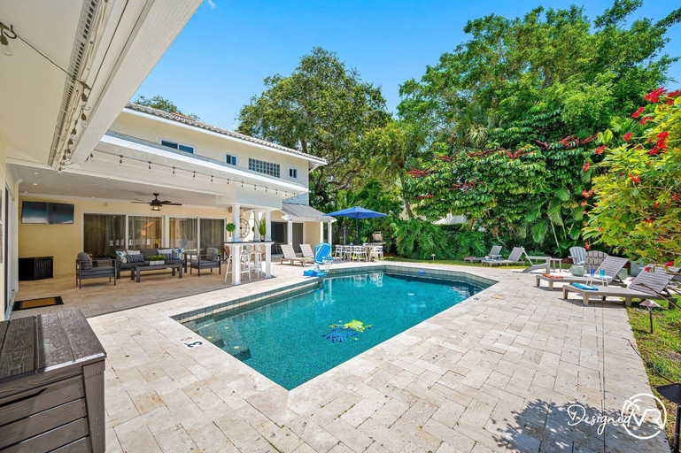 Sport & Beauty 5, 8BR Villa with Heated Pool Near Beach, Pinellas