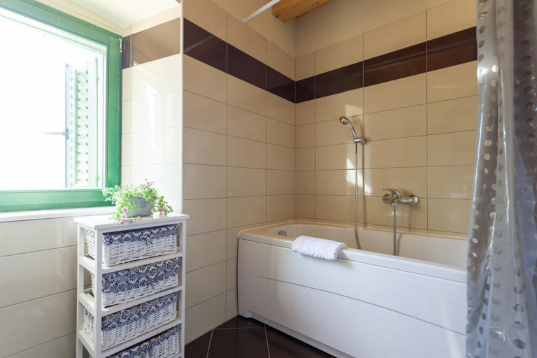 Bathroom 3, Cypress Cottage, Dubrovnik