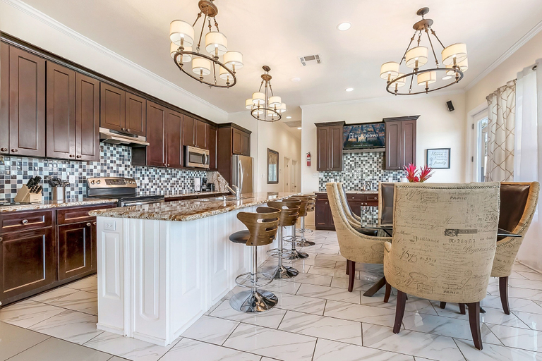 Food & Drinks 5, Carondelet Street Modern Suites, Orleans