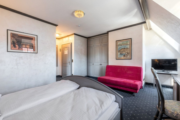 Bedroom 3, Seehotel Pegasus, Starnberg