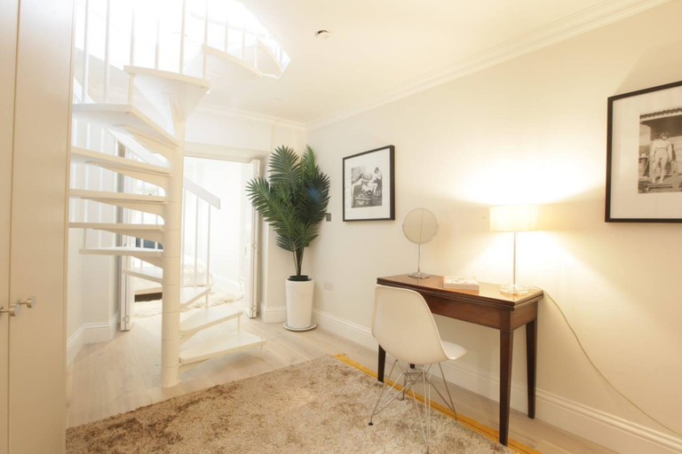 Others 4, Newly Refurbished 1 Bedroom in Vibrant Notting Hill, London