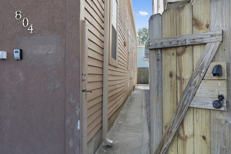 Exterior & Views 2, Studio - 804, Orleans
