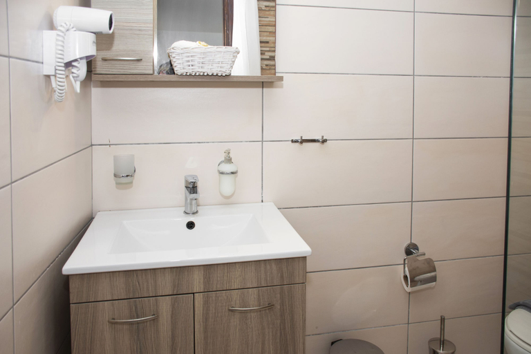 Bathroom 5, Argo Rooms - Papadakis, Crete