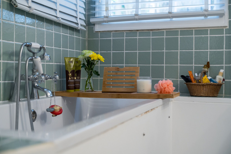Bathroom, JOIVY Colorful Apt W/Garden, In Shepherds Bush, London