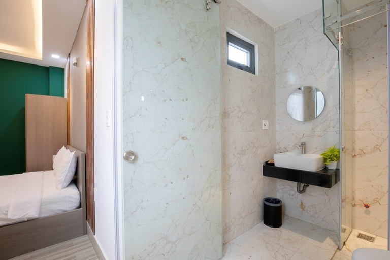 Bathroom 3, Lá Hotel Riverside, Bình Thạnh