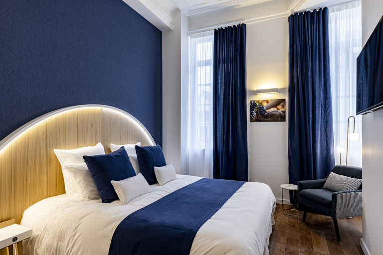 Bedroom 4, Hotel du Palais, Côte-d'Or
