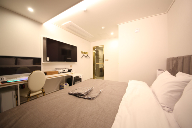 Bedroom 4, Hotel 1954, Sasang