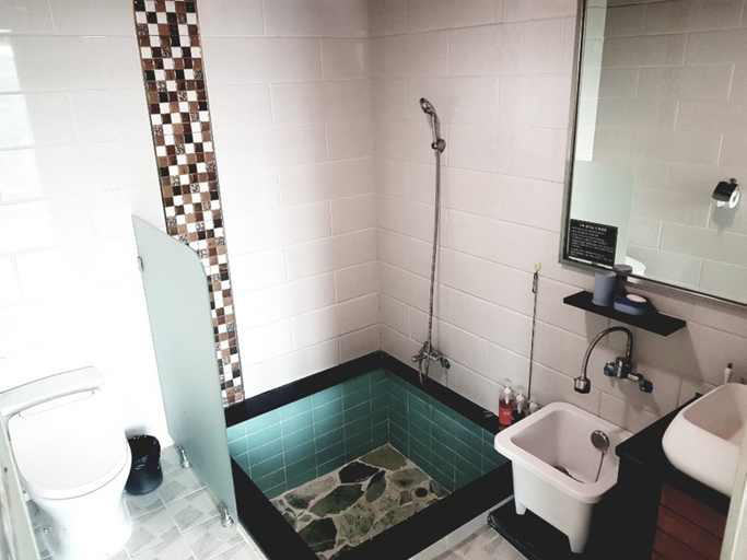 Bathroom 3, Cheoksan Spatel, Sokcho