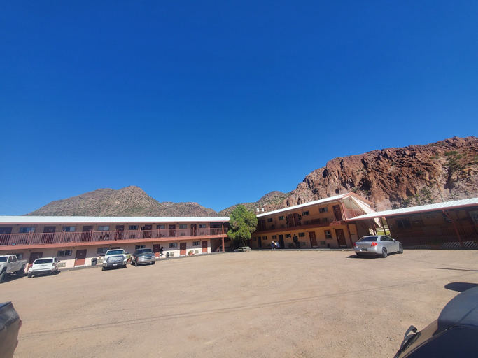 Exterior & Views 2, Rode Inn of Clifton, Greenlee