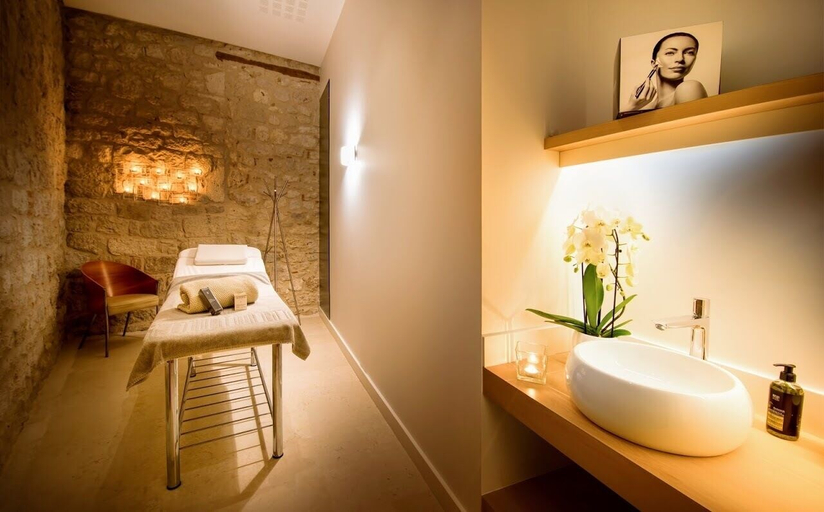 Bathroom 5, Chateau de Salettes, Tarn