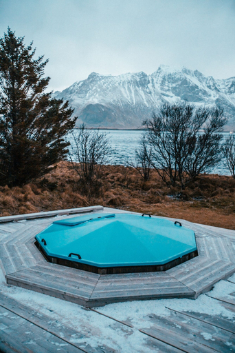 Sport & Beauty, Private Cozy House by the Fjord, Flakstad
