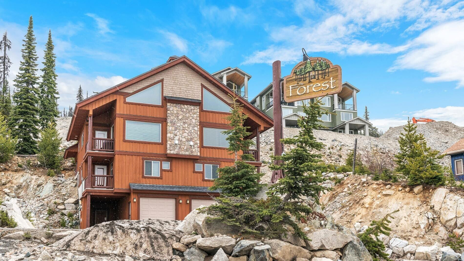 Exterior & Views 2, Forest Lane Hideaway - Luxurious Family Friendly Home with Private Hot Tub, Kootenay Boundary