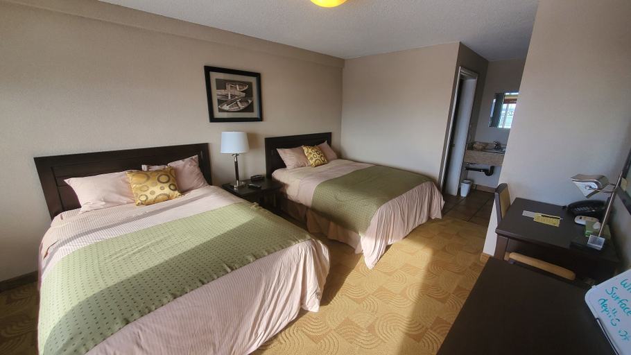 Bedroom 3, Shoreside Inn & Suites, Division No. 11