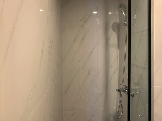 Bathroom 5, Cozy And Tidy Studio At The Newton Ciputra World 2 Apartment, Jakarta Selatan