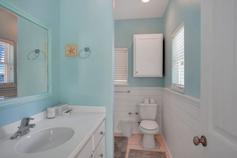Bathroom 3, Mac and Jacs, Nueces