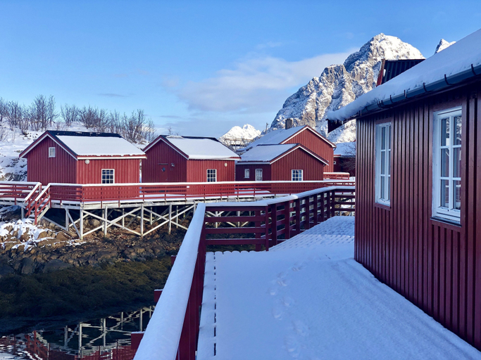 Exterior & Views