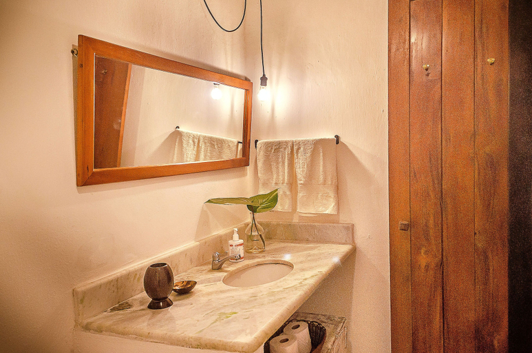 Bathroom 5, CASA BIRIBIRI TRANCOSO, Porto Seguro