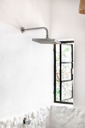 Bathroom 4, Soiree, Dist. Pochutla