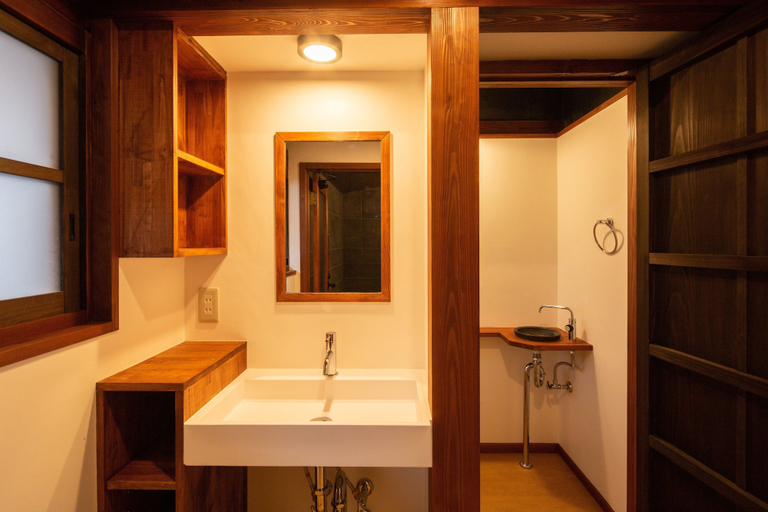 Bathroom 5, SenzanAn Kajiyamachi 301, Yuasa