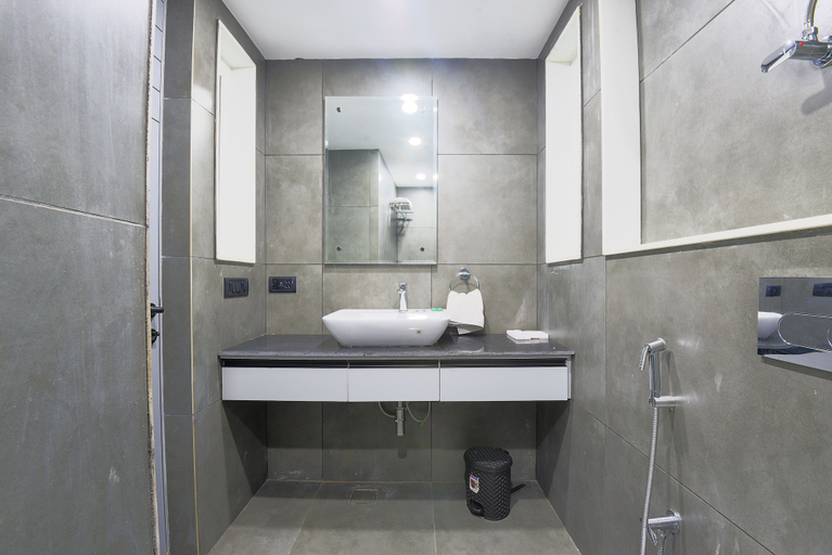 Bathroom 5, BedChambers Serviced Apartment, MG ROAD, Gurgaon