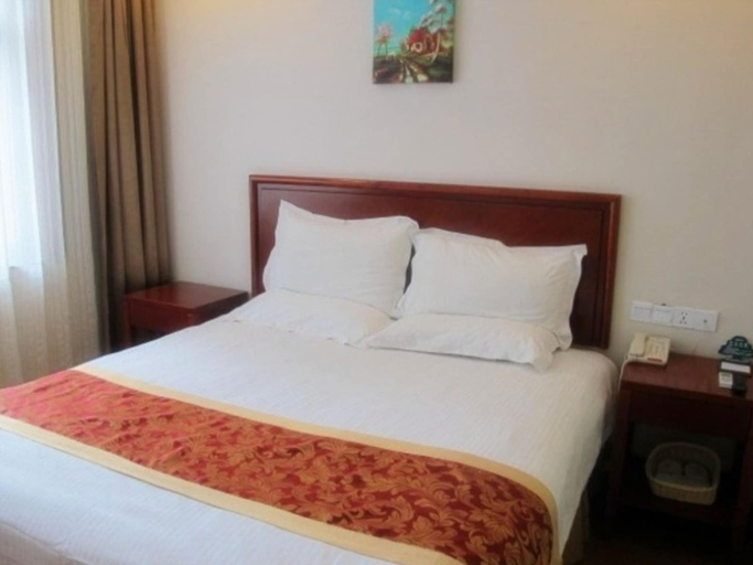 Bedroom 2, GreenTree Inn Zhenjiang Gaotie Wanda Square Express Hotel, Zhenjiang