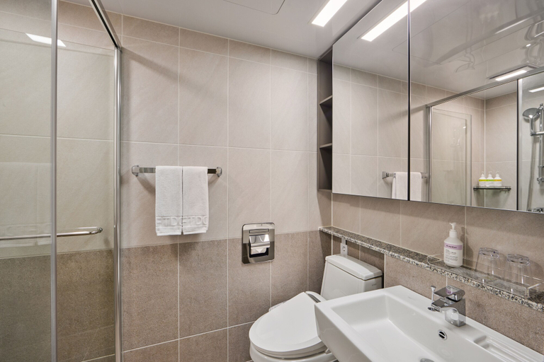 Bathroom 3, Shift Door Residence Hari