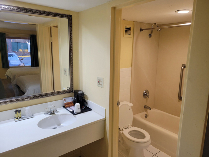 Bathroom, Homelodge, Etowah