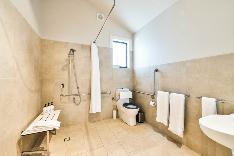 Bathroom 4, Beechmont Estate, Tamborine Mountain