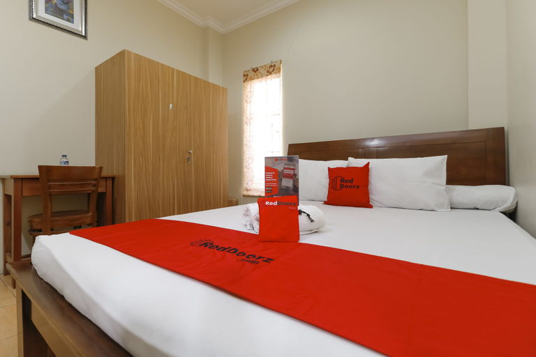 Bedroom 1, RedDoorz @ Kwitang, Central Jakarta