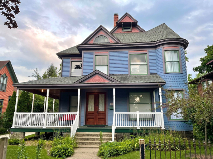 Art and Lodging, Saint Joseph