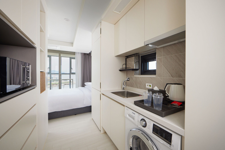 Others 5, Shift Door Residence Hari