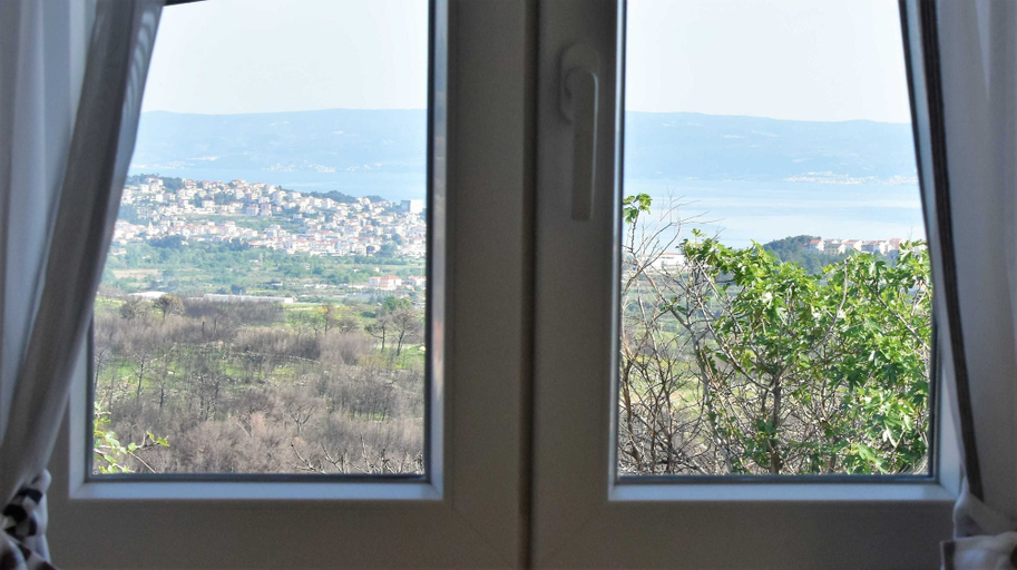 Others 4, Apartment Meryl, Solin