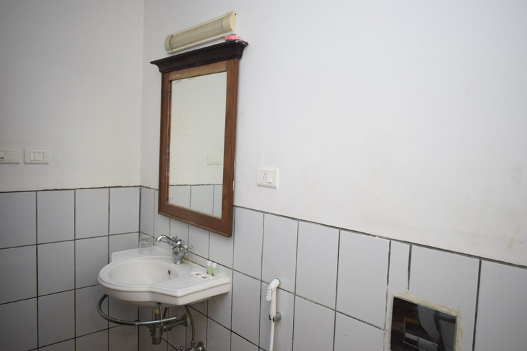Bathroom 3, Saradharam Heritage Hotel Lakshmi Vilas, Cuddalore