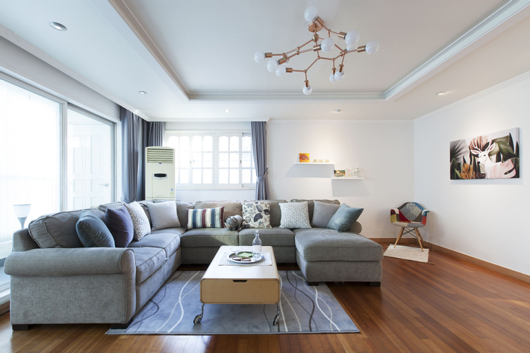 Tribear House 1, Gangnam