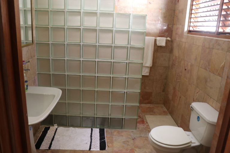 Bathroom 4, Mohagany House