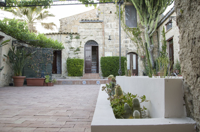 Exterior & Views 2, Agriturismo Baglio Làuria, Agrigento