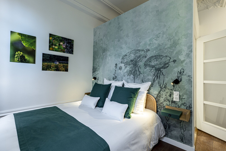 Bedroom 2, Hotel du Palais, Côte-d'Or