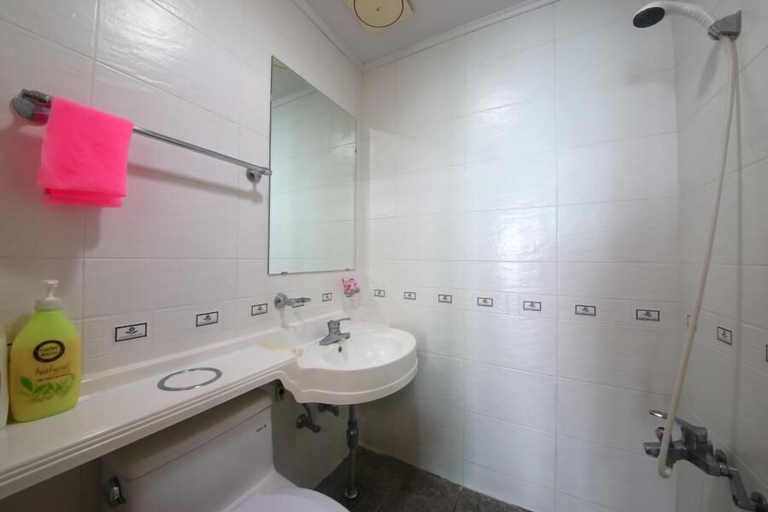 Bathroom 3, Jeju Syagaluibada Pension, Jeju