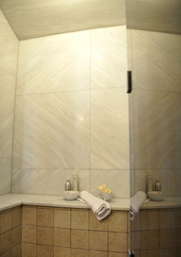 Bathroom 4, Anna's Mansion, Thessaly
