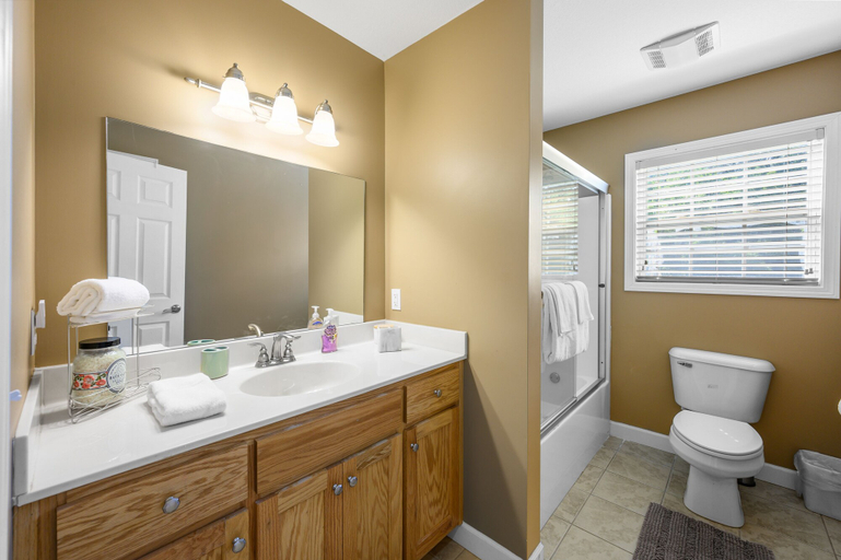 Bathroom 3, Bradley Bungalow Sleeps 11 Sevierville, Sevier