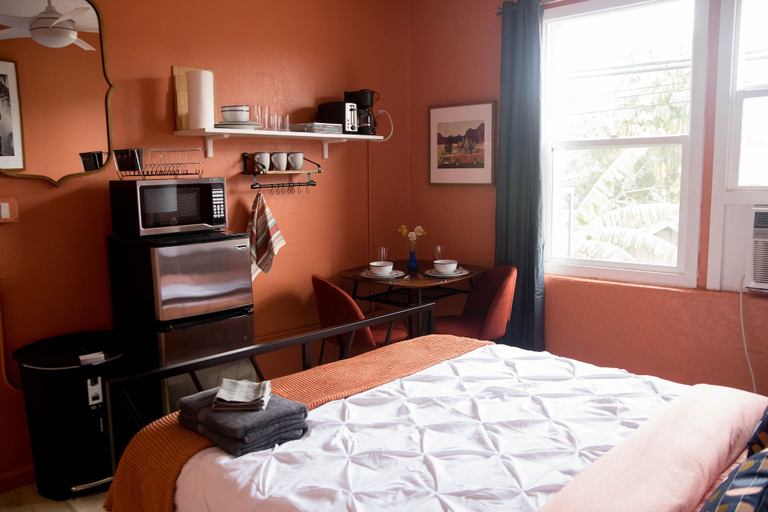 Bedroom 2, Beverly Boulevard! Cozy Studio! Sleeps 2!, Los Angeles